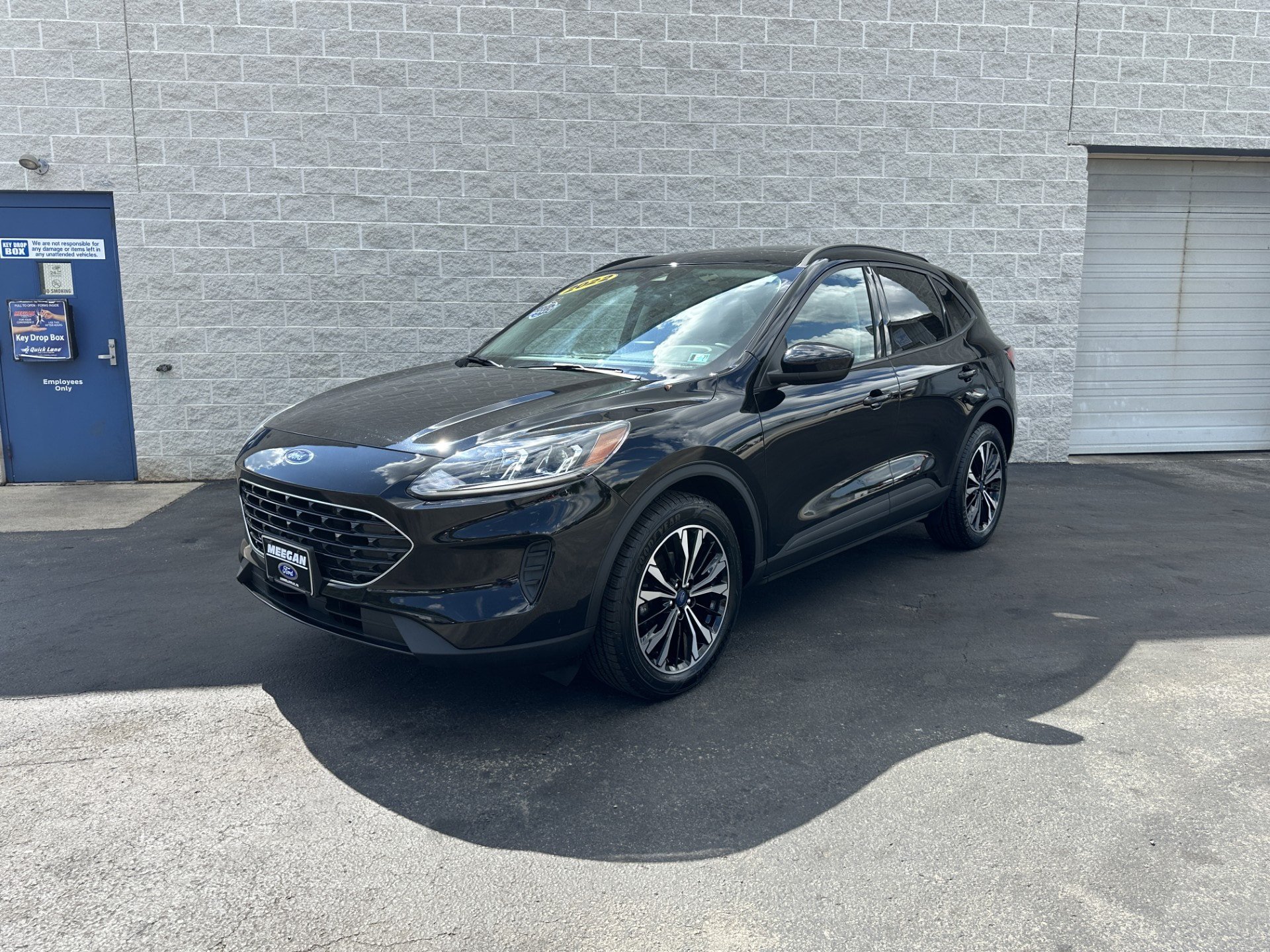 Certified 2022 Ford Escape SE w/ SE Sport Appearance Package AWD/4WD image 2