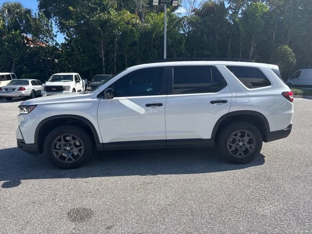 Used 2025 Honda Pilot TrailSport image 2