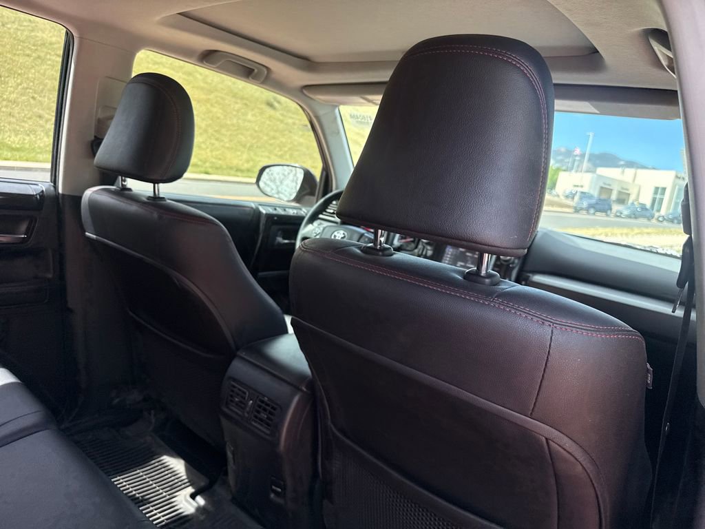 Used 2018 Toyota 4Runner TRD Off-Road Premium AWD/4WD image 32