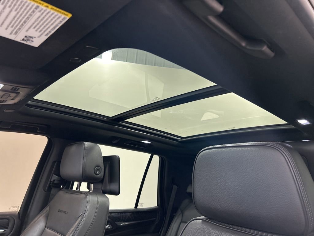Used 2021 GMC Yukon Denali w/ Denali Premium Package image 27
