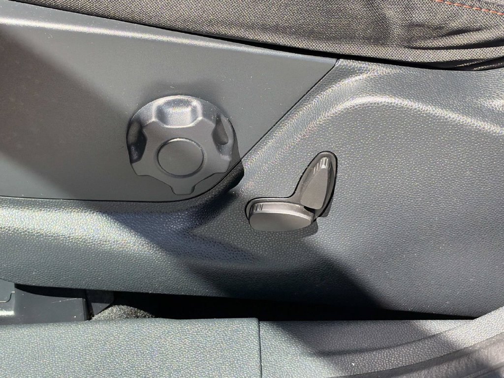 Certified 2021 Ford EcoSport SE w/ SE Appearance Package FWD image 21