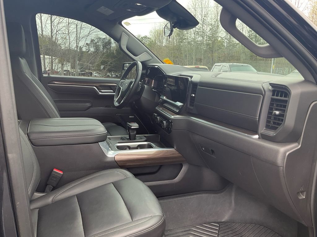 Used 2024 Chevrolet Silverado 1500 LT Trail Boss w/ Convenience Package II image 11