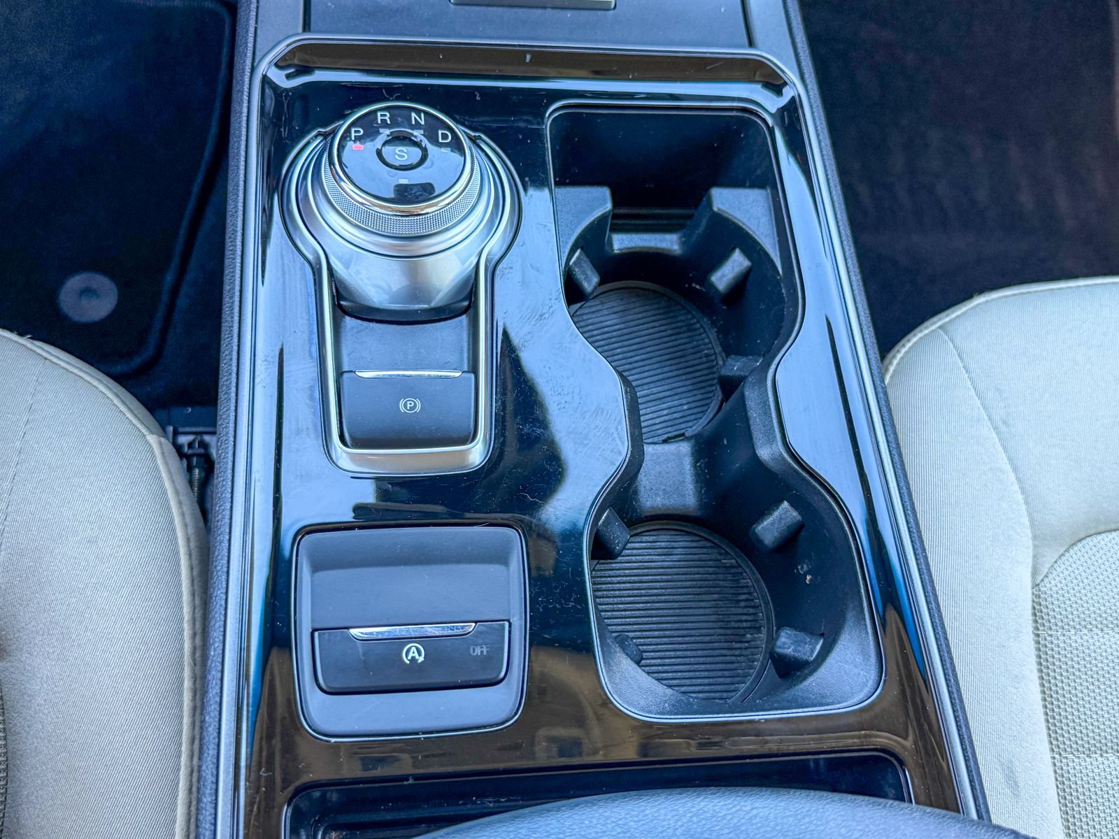 Certified 2020 Ford Edge SE FWD image 25