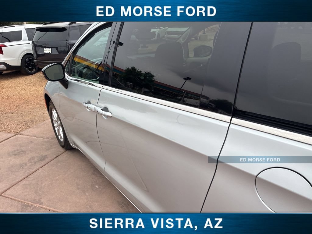 Used 2024 Chrysler Pacifica Touring-L FWD image 17