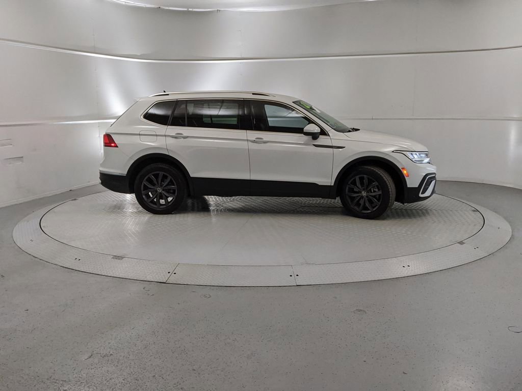 Used 2022 Volkswagen Tiguan SE image 2