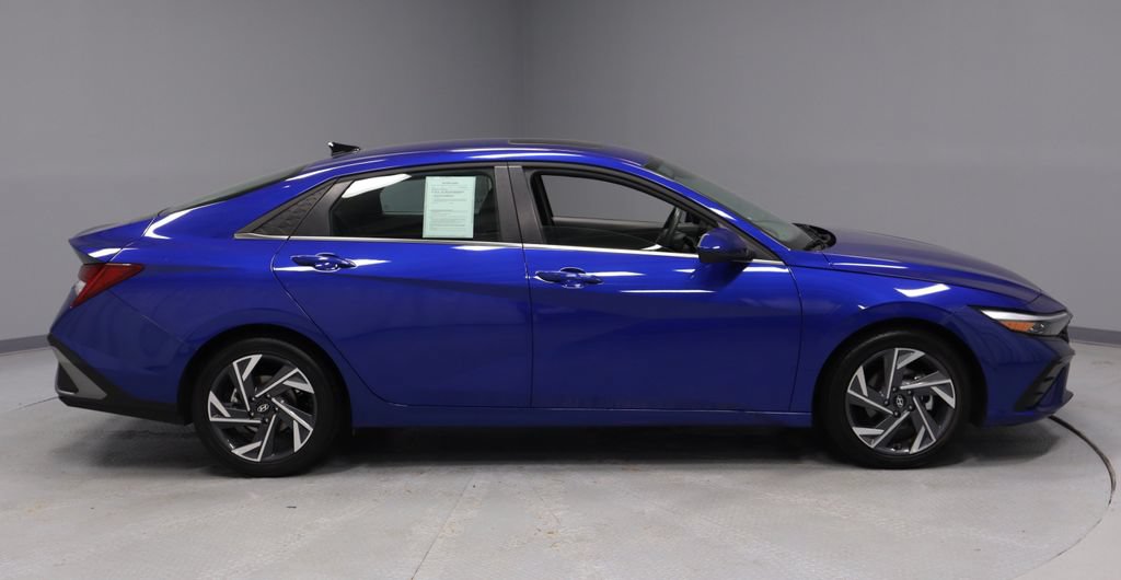 Used 2025 Hyundai Elantra SEL FWD image 13