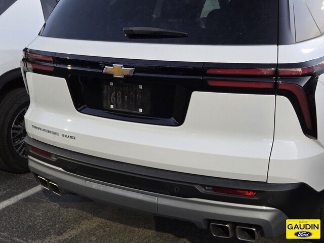 Used 2025 Chevrolet Traverse LT AWD/4WD image 3