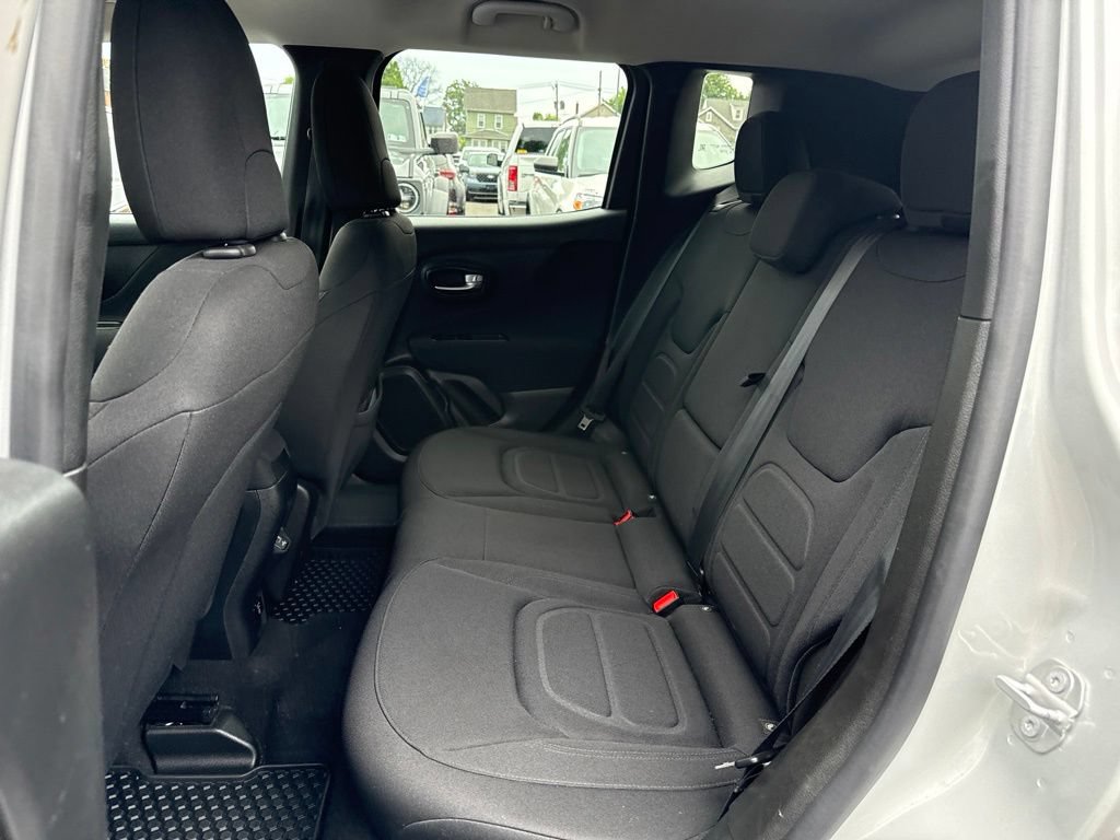 Used 2020 Jeep Renegade Latitude w/ Cold Weather Group AWD/4WD image 15