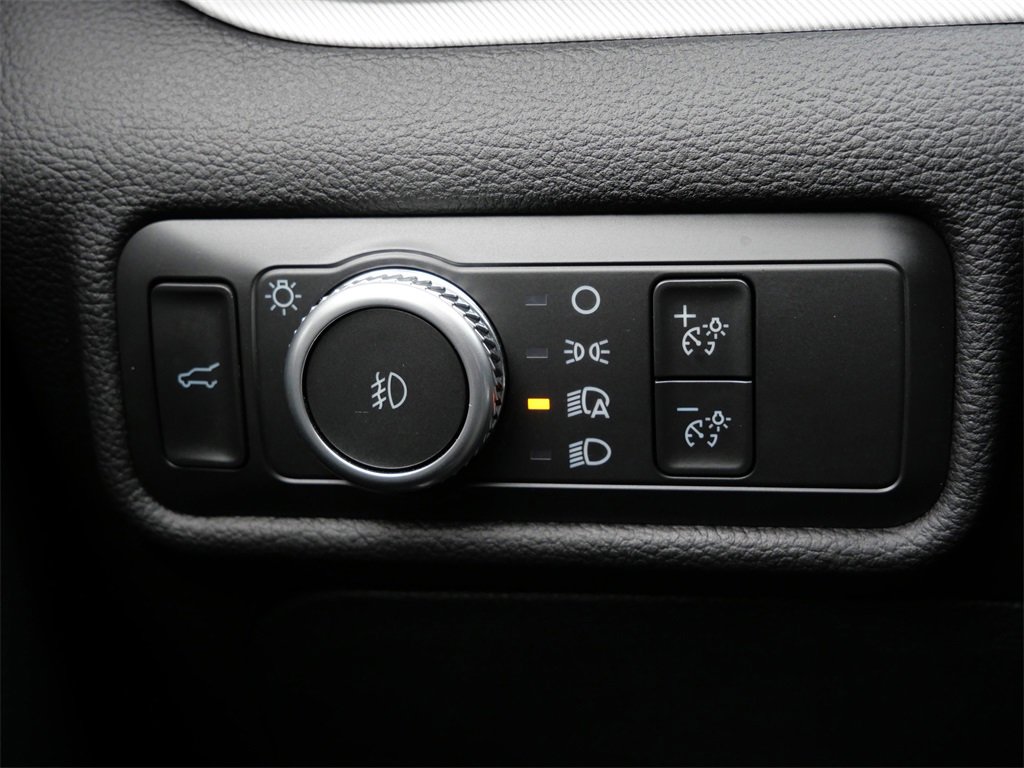 Certified 2022 Ford Explorer XLT w/ Equipment Group 202A image 23