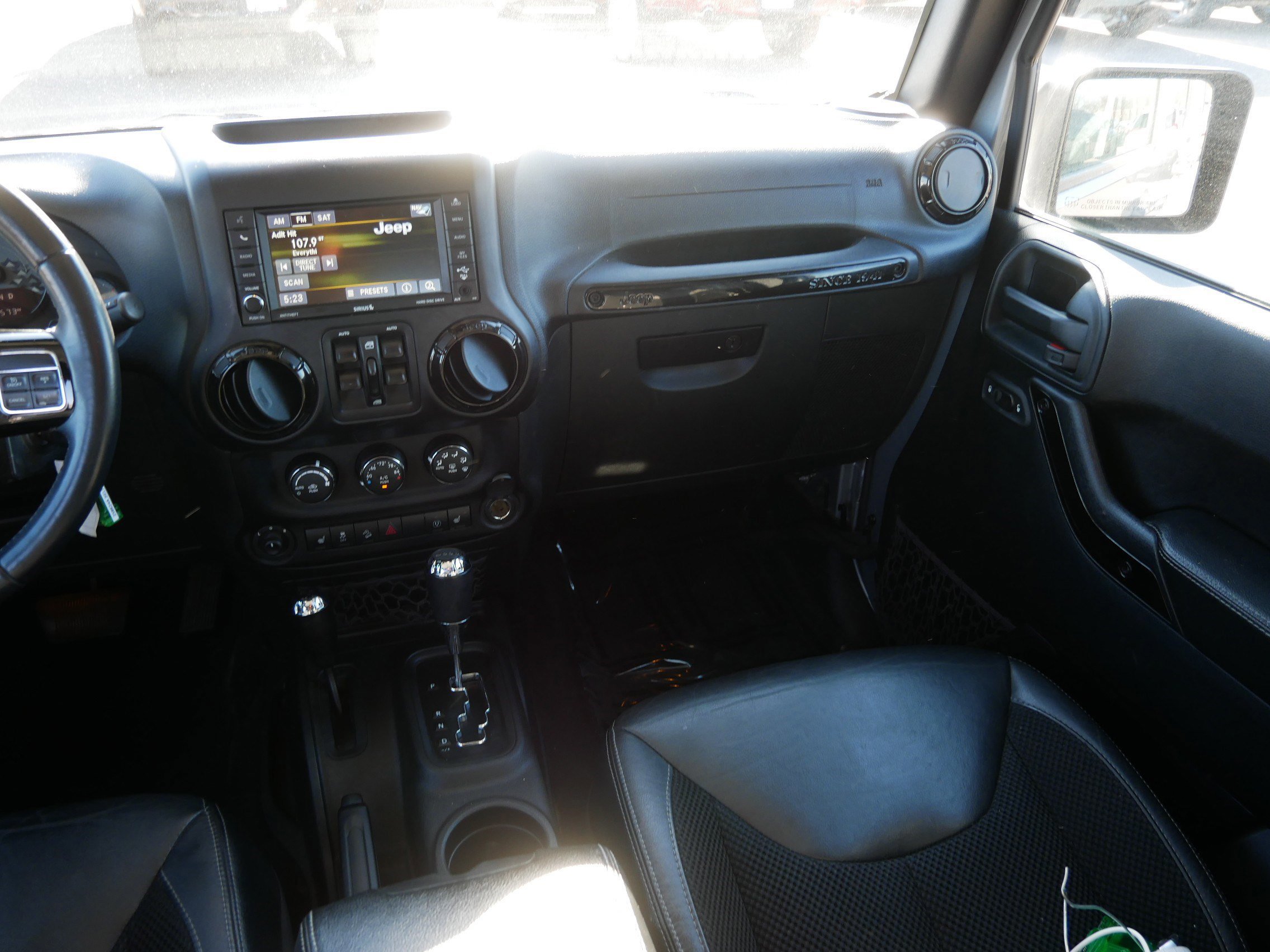 Used 2017 Jeep Wrangler Unlimited Sahara AWD/4WD image 11