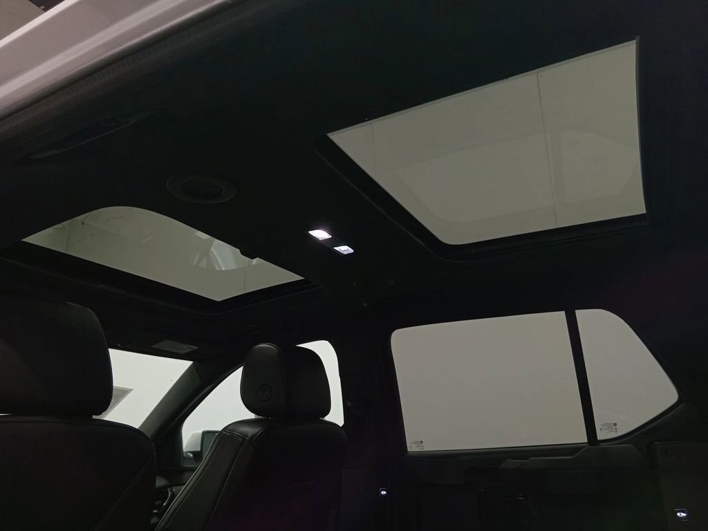 Used 2022 Chevrolet Traverse LT w/ LT Premium Package image 16