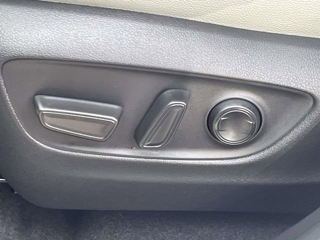 Used 2025 Toyota RAV4 XLE image 17