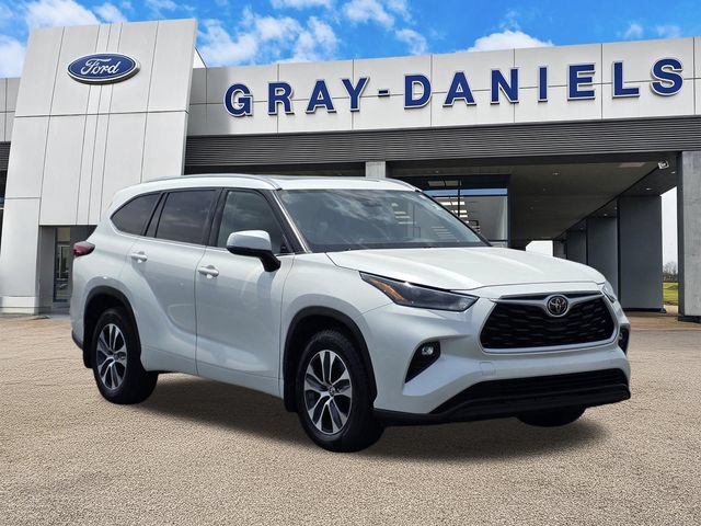 Used 2021 Toyota Highlander XLE FWD 360° Tour