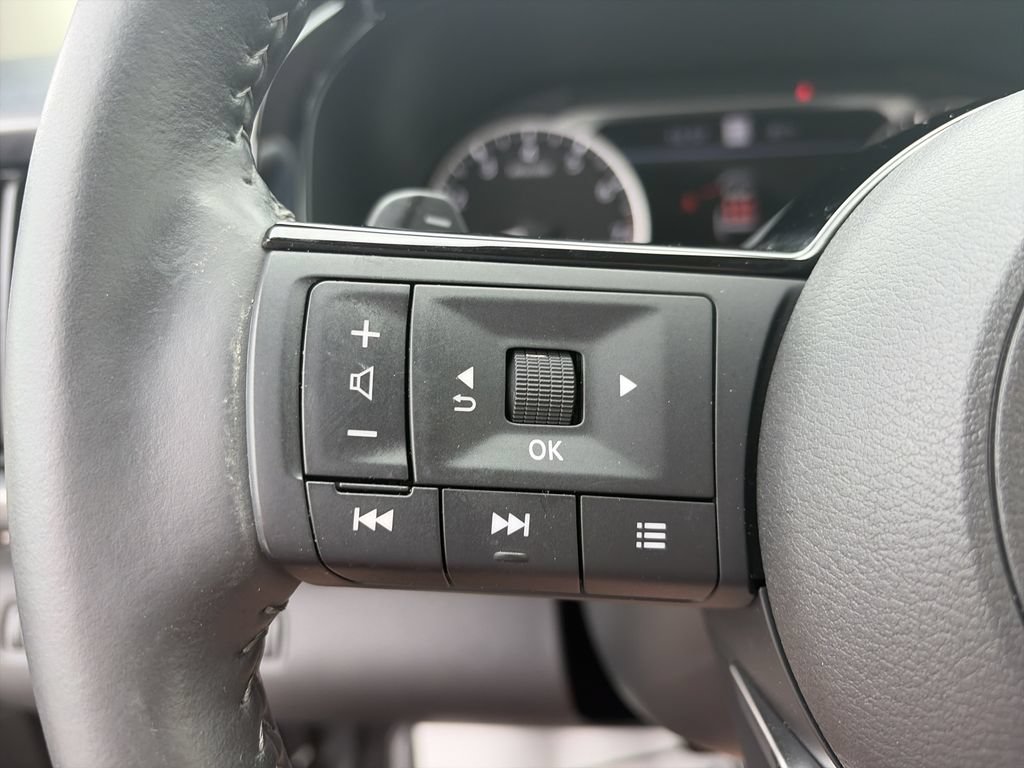 Used 2025 Nissan Pathfinder SL FWD image 21