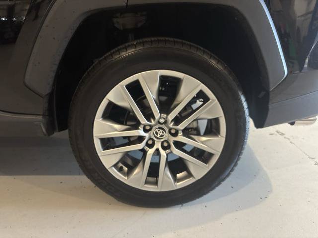 Used 2022 Toyota RAV4 XLE Premium FWD image 9