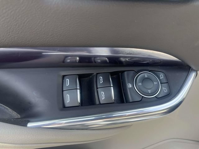 Used 2023 Cadillac XT4 Luxury w/ Cold Weather Package FWD image 19