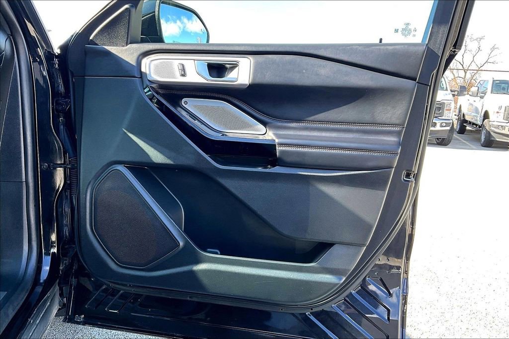 Certified 2021 Ford Explorer Platinum w/ Equipment Group 601A image 23