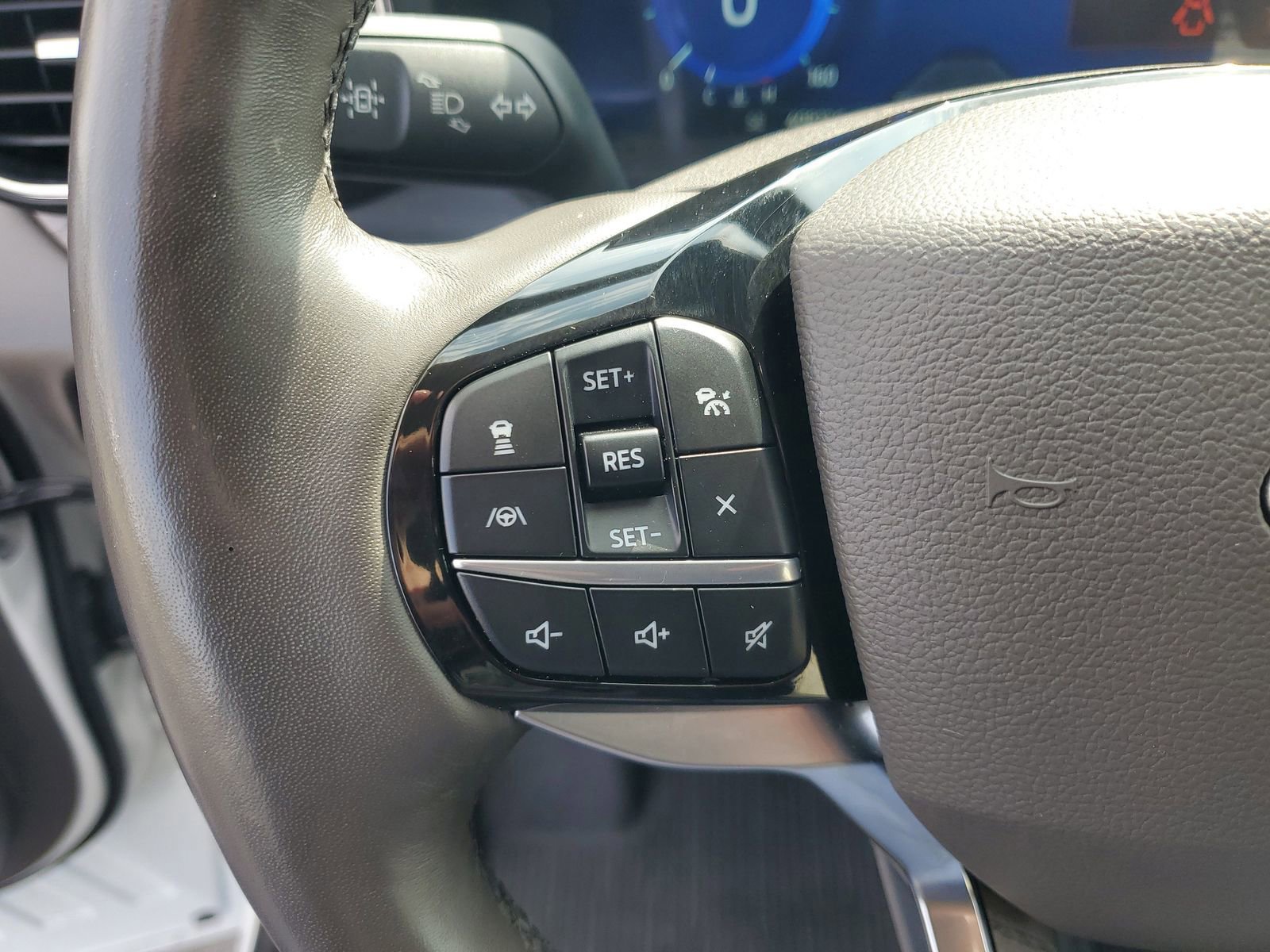 Certified 2022 Ford Explorer Platinum w/ Equipment Group 601A image 22