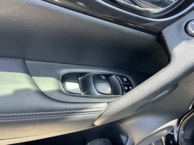 Used 2019 Nissan Rogue SV FWD image 33
