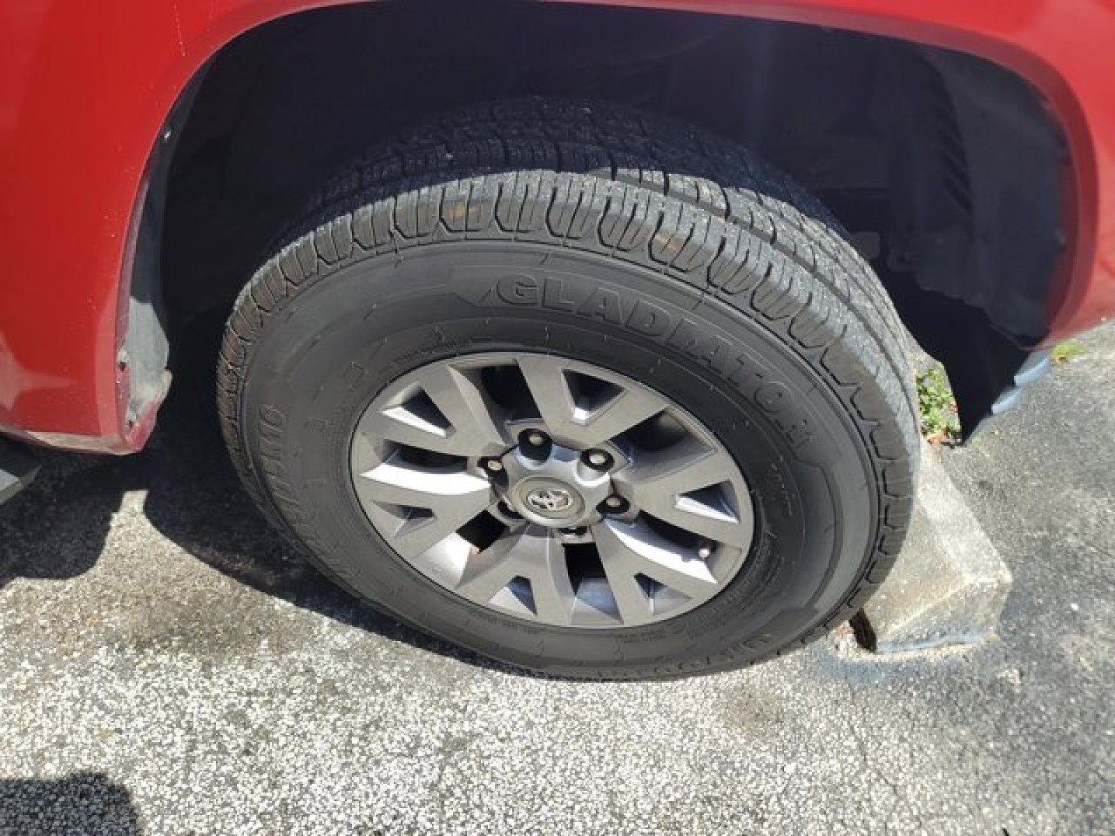 Used 2018 Toyota Tacoma SR5 image 10