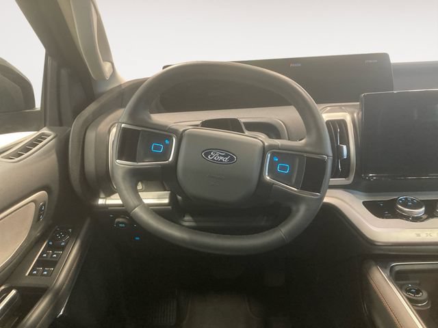 Certified 2025 Ford Expedition Active AWD/4WD image 13