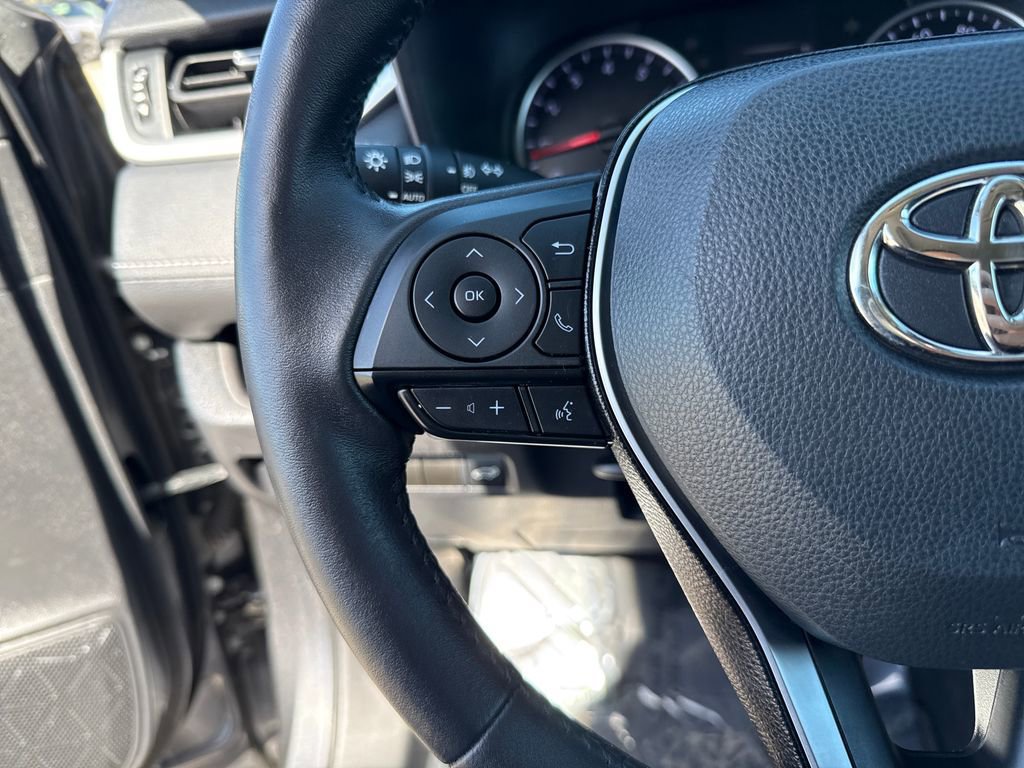Used 2021 Toyota RAV4 XLE Premium image 15