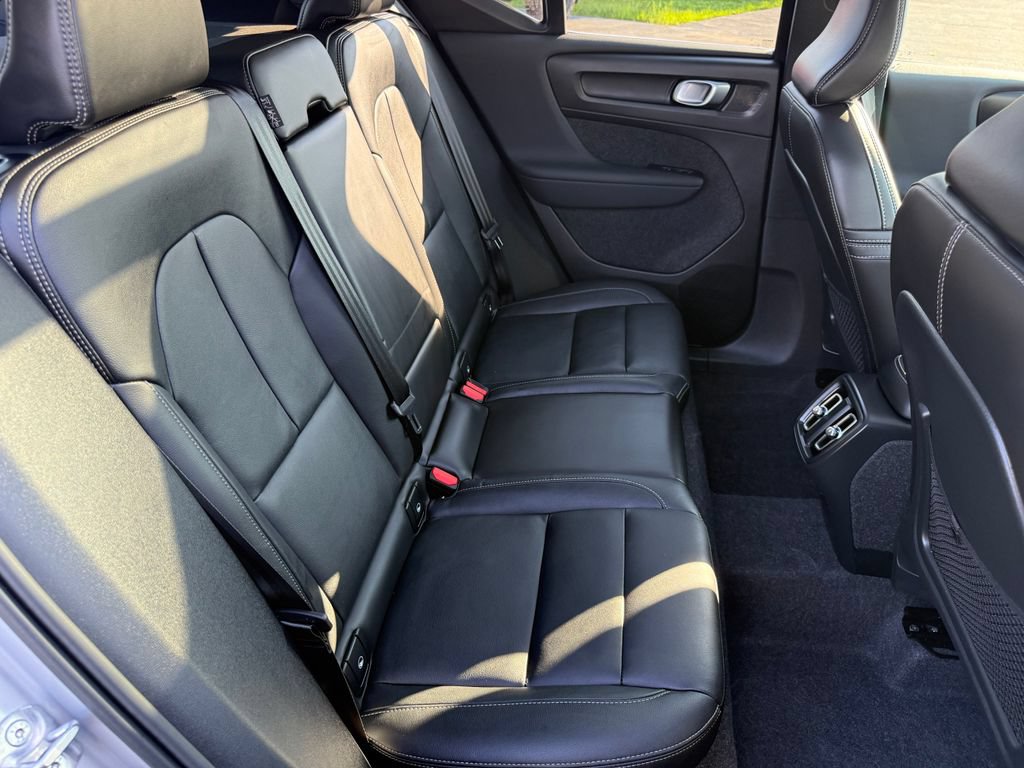 Used 2025 Volvo XC40 B5 Plus AWD/4WD image 16
