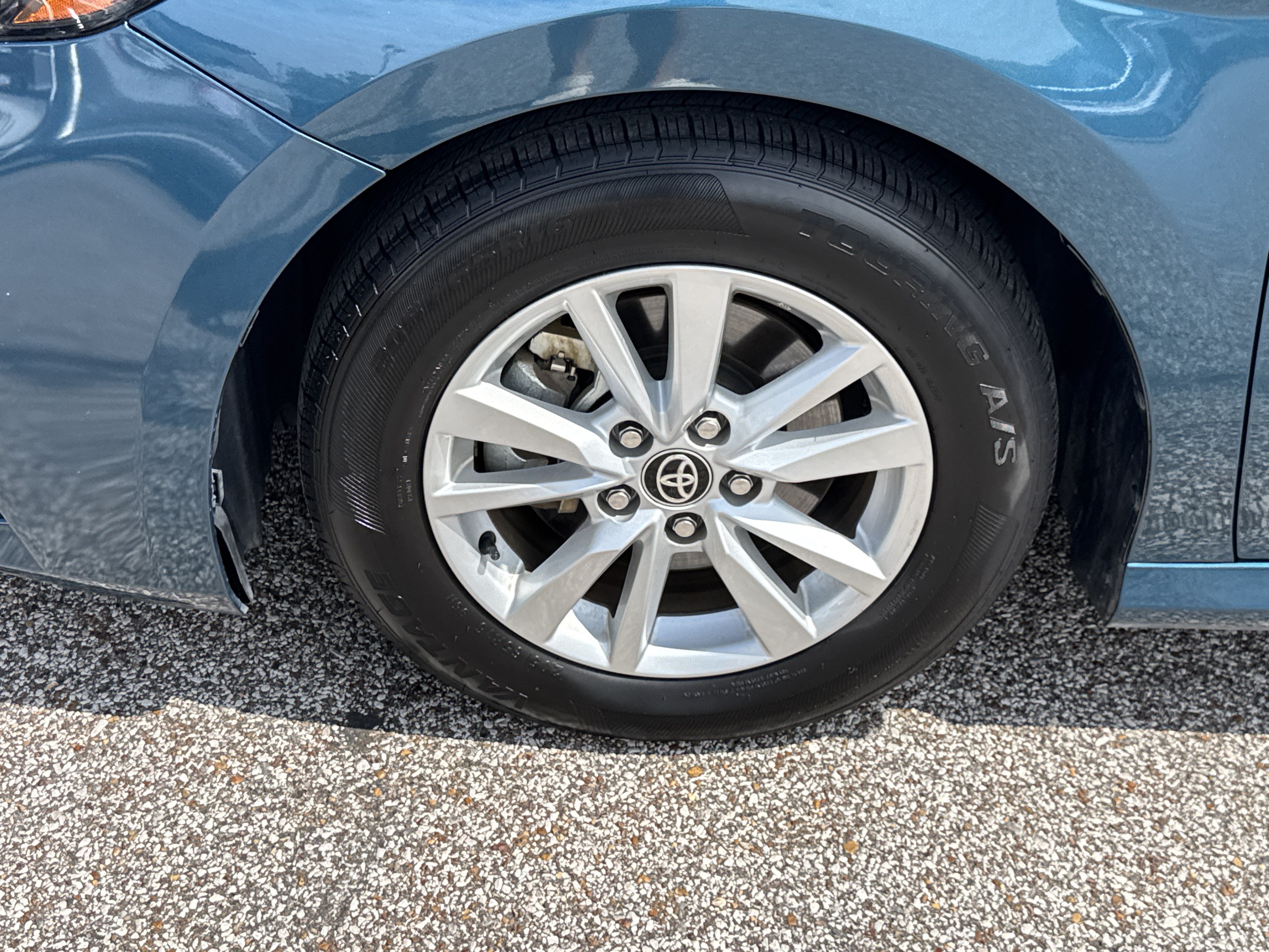 Used 2025 Toyota Camry LE FWD image 9