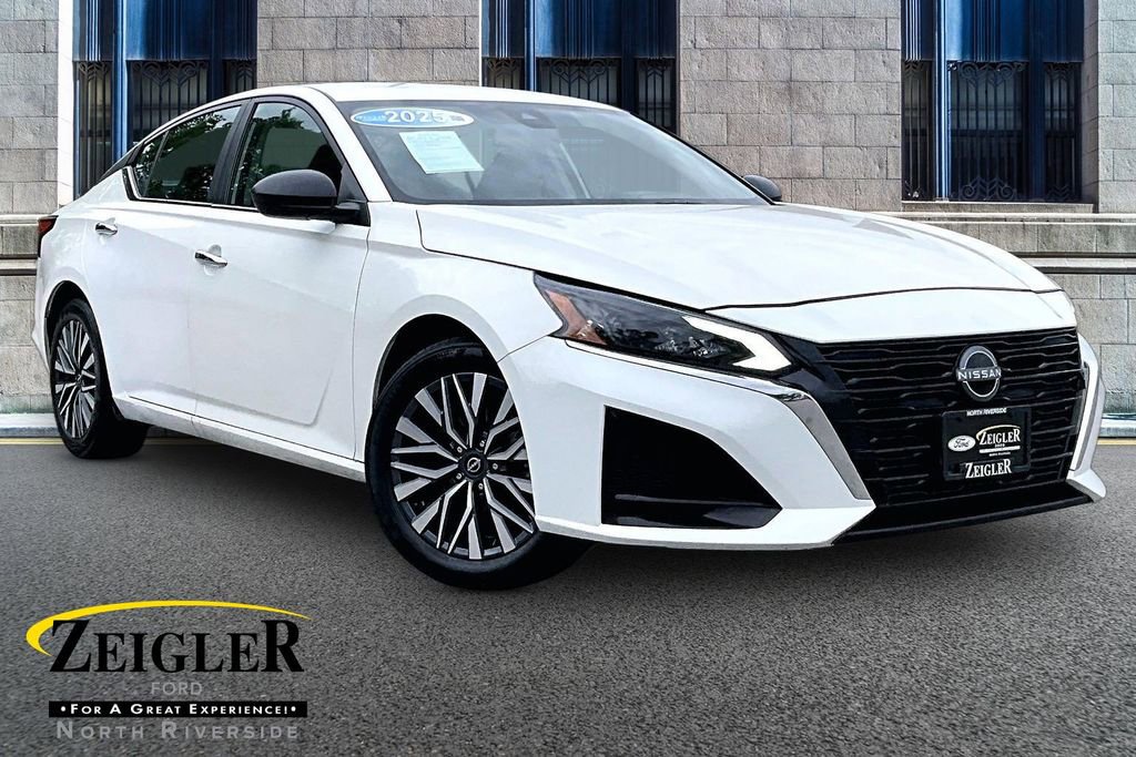Used 2025 Nissan Altima 2.5 SV FWD image 1