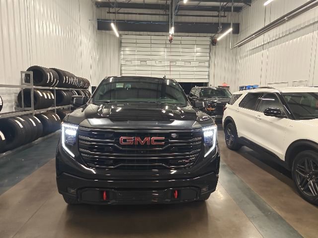 Used 2023 GMC Sierra 1500 AT4 w/ Technology Package image 5