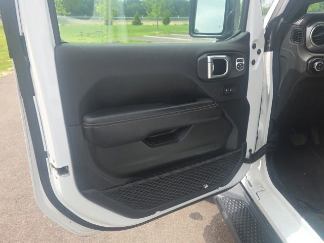 Used 2022 Jeep Gladiator Overland w/ LED Lighting Group AWD/4WD image 20