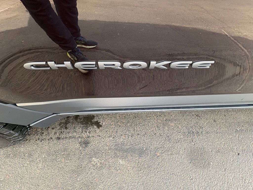 Used 2021 Jeep Cherokee Trailhawk w/ Trailer Tow Group image 10