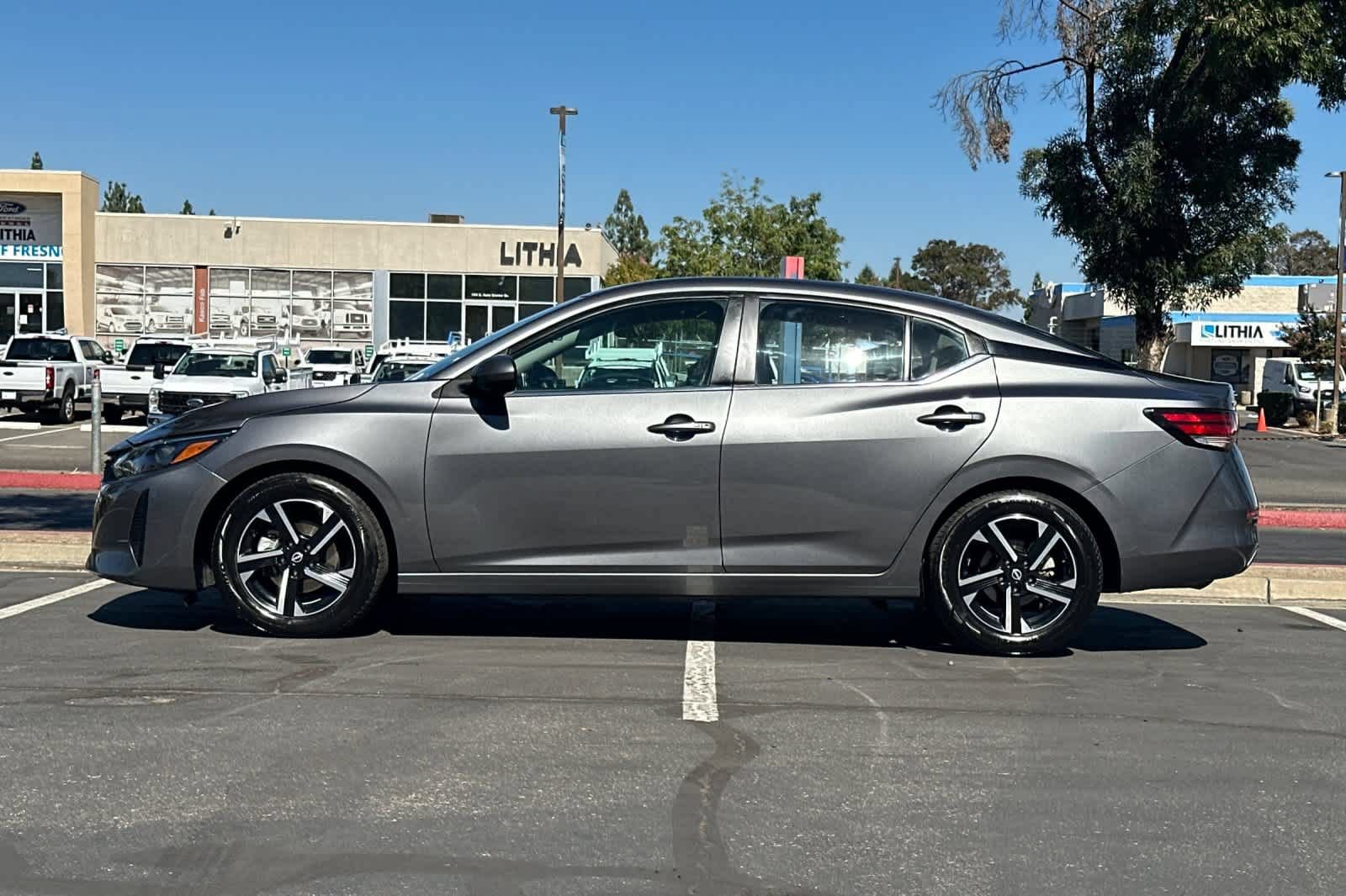 Used 2024 Nissan Sentra SV FWD image 6
