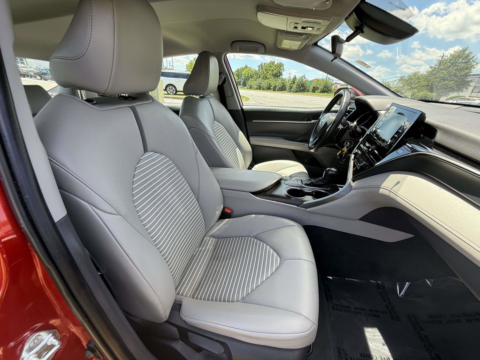 Used 2022 Toyota Camry SE FWD image 31