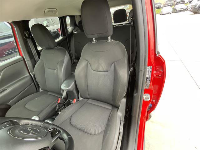 Used 2018 Jeep Renegade Altitude FWD image 18