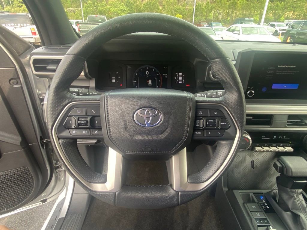 Used 2025 Toyota 4Runner SR5 AWD/4WD image 13