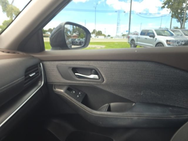 Used 2023 Nissan Rogue SV FWD image 15