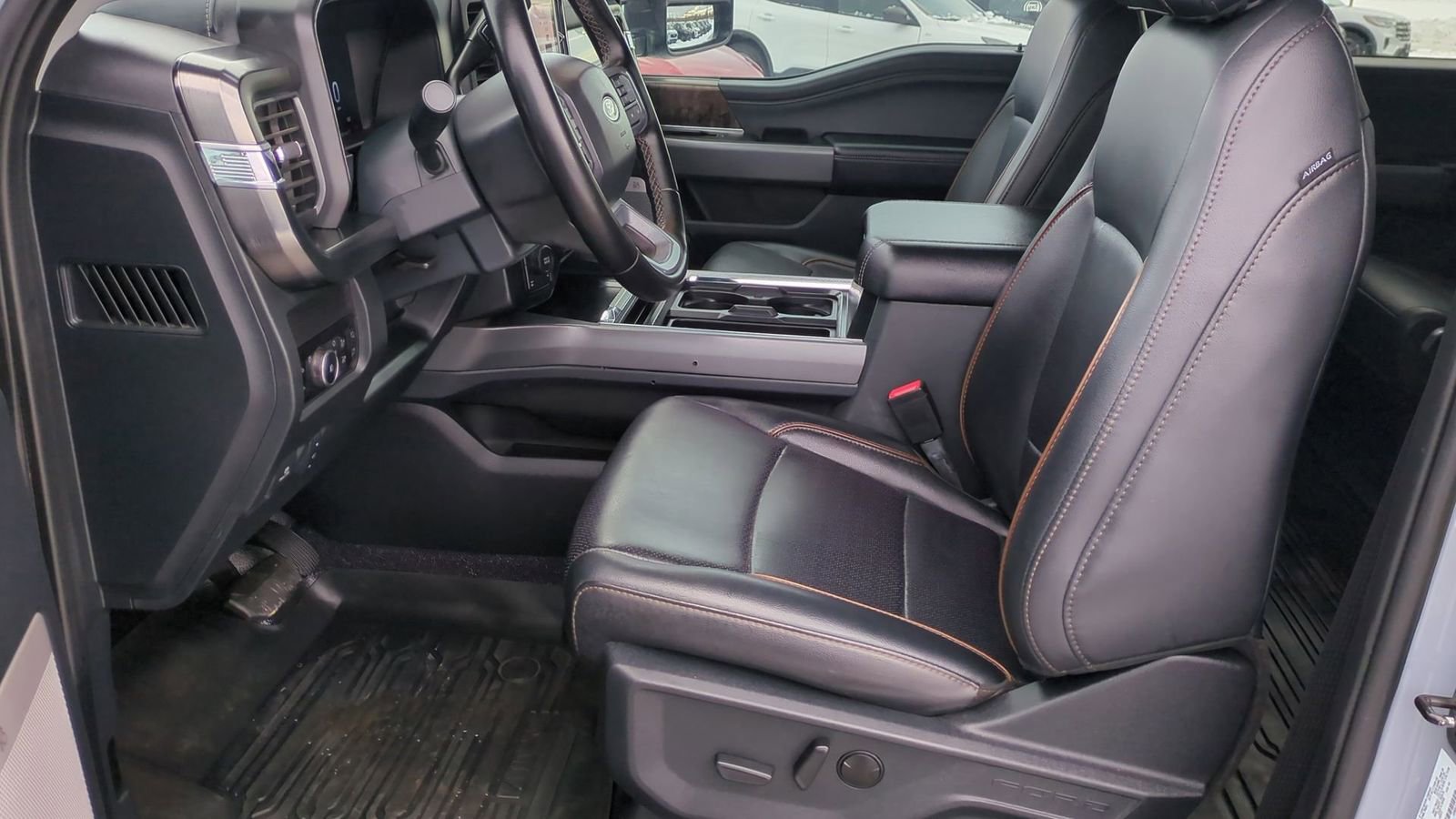 Certified 2025 Ford F350 Lariat w/ Black Appearance Package image 17