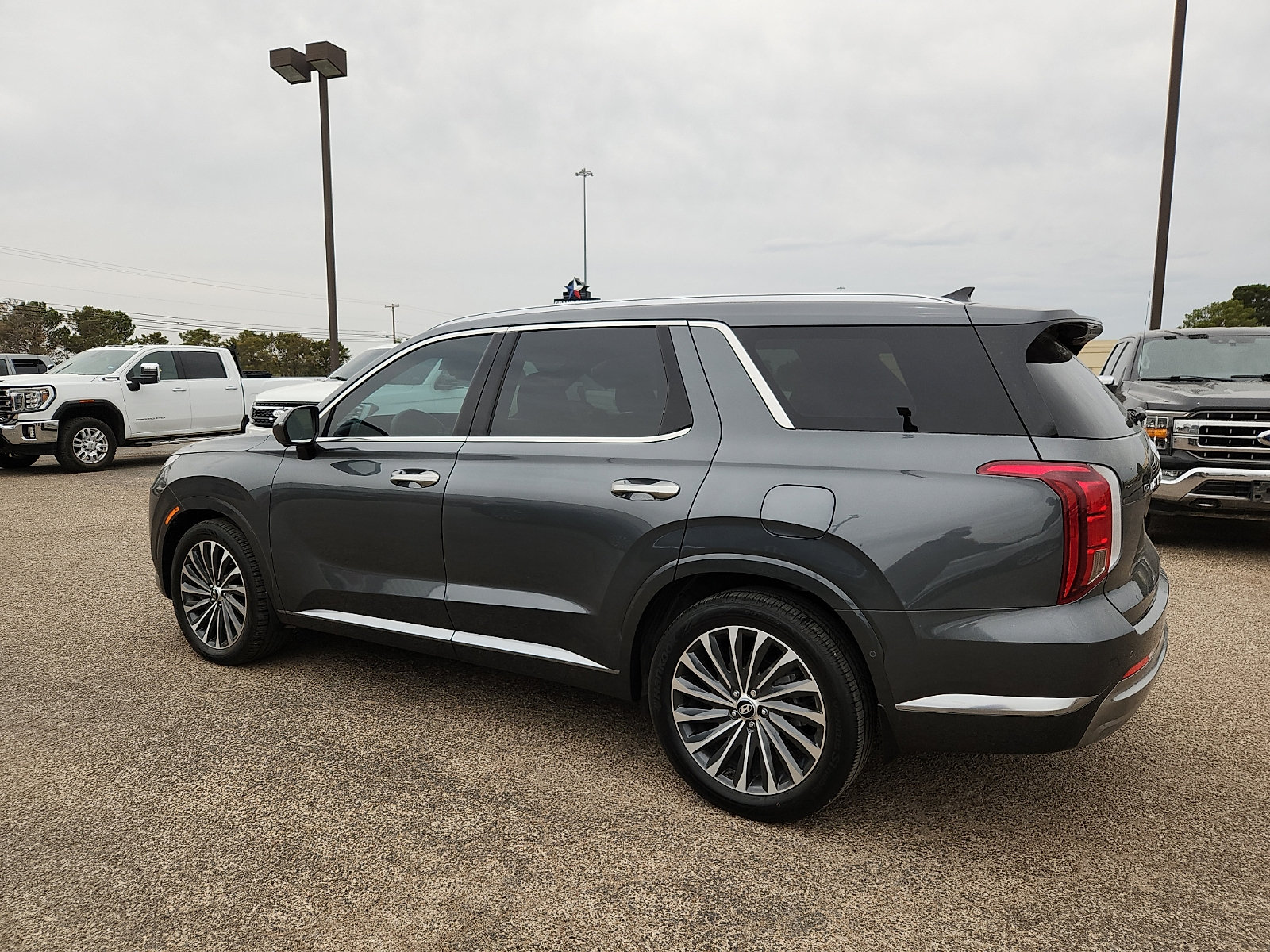 Used 2024 Hyundai Palisade Calligraphy FWD image 4