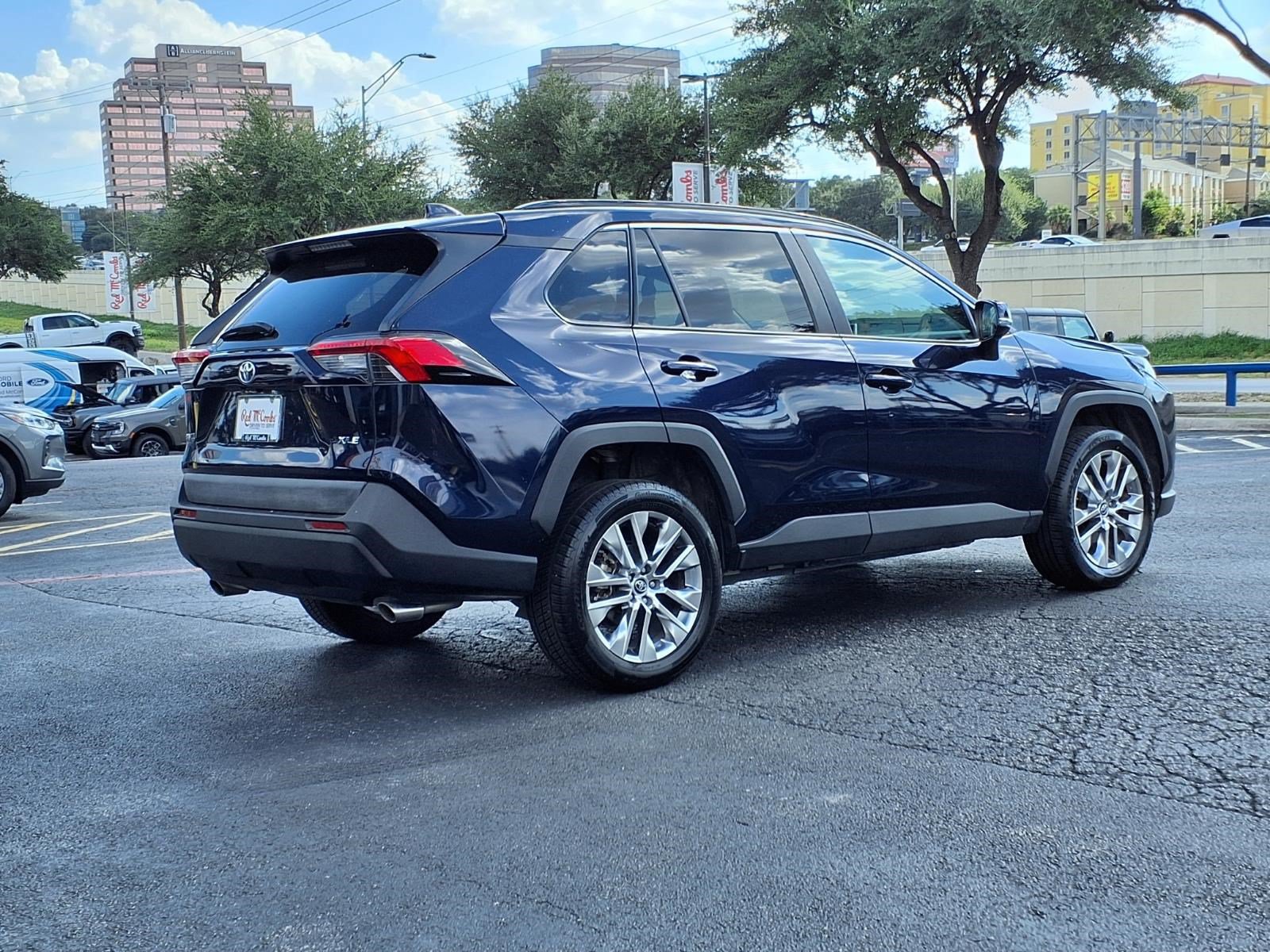 Used 2020 Toyota RAV4 XLE Premium FWD image 6