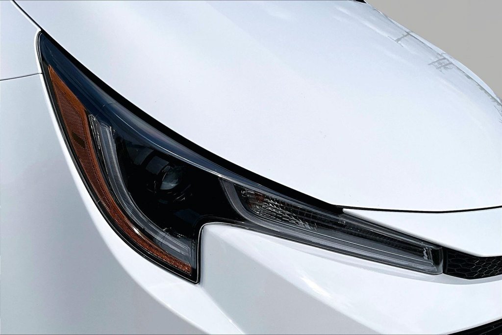 Used 2025 Toyota Corolla LE FWD image 29