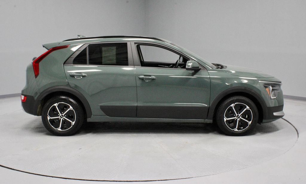 Used 2023 Kia Niro EX w/ EX Cold Weather Package FWD image 11