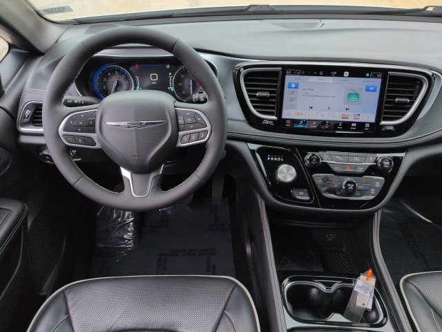 Used 2026 Chrysler Pacifica Limited FWD image 19