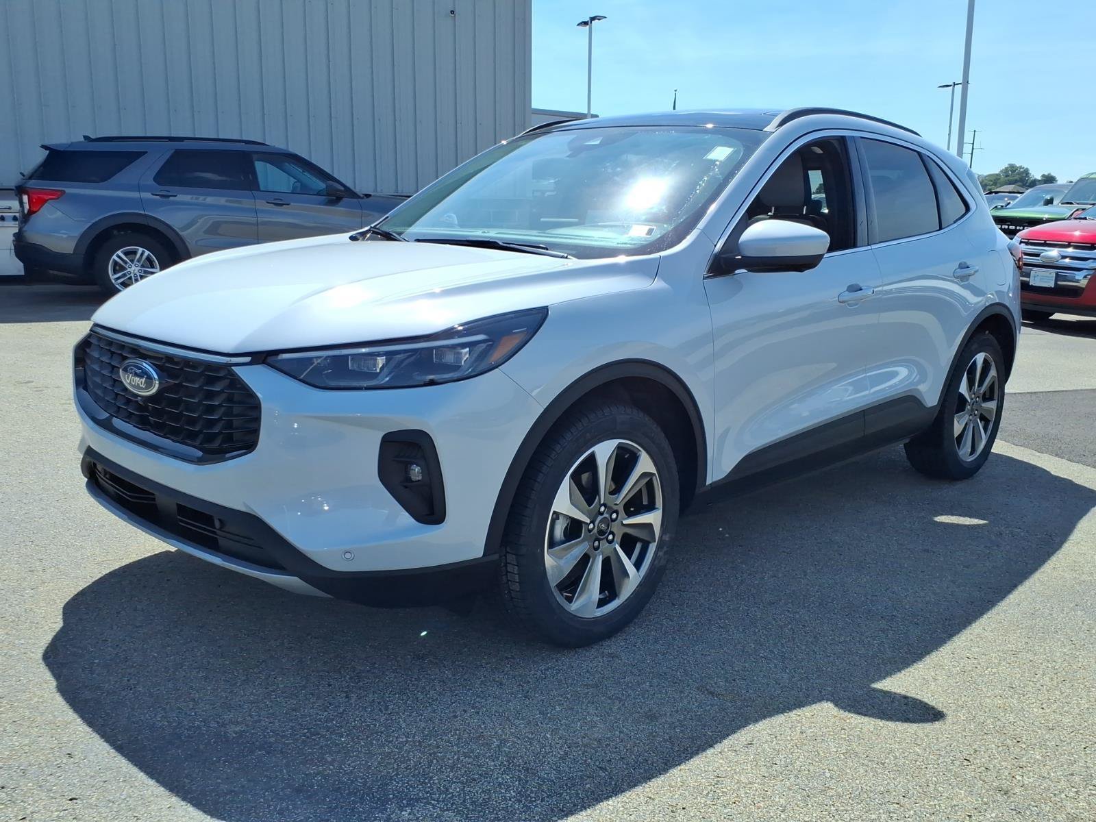 Certified 2025 Ford Escape Platinum w/ Premium Technology Package AWD/4WD image 3