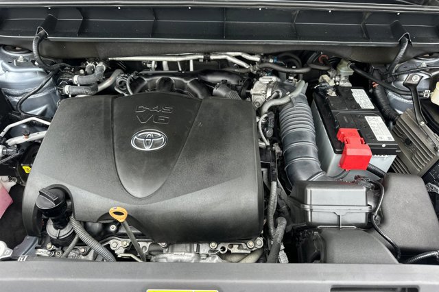 Used 2020 Toyota Highlander LE image 24