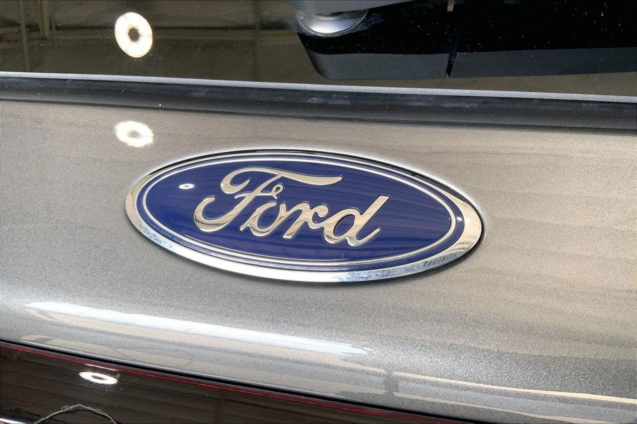 Certified 2025 Ford Explorer Active w/ Active Comfort Package RWD image 7