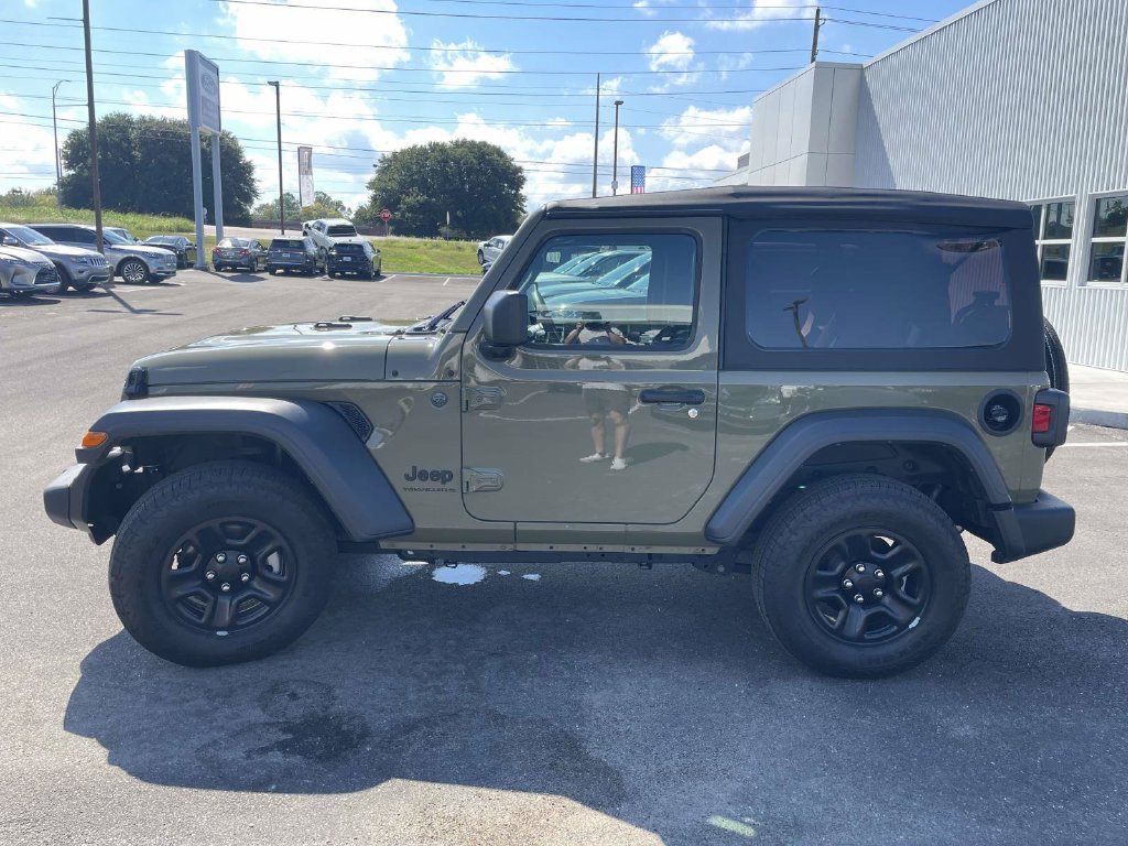 Used 2025 Jeep Wrangler Sport AWD/4WD image 6