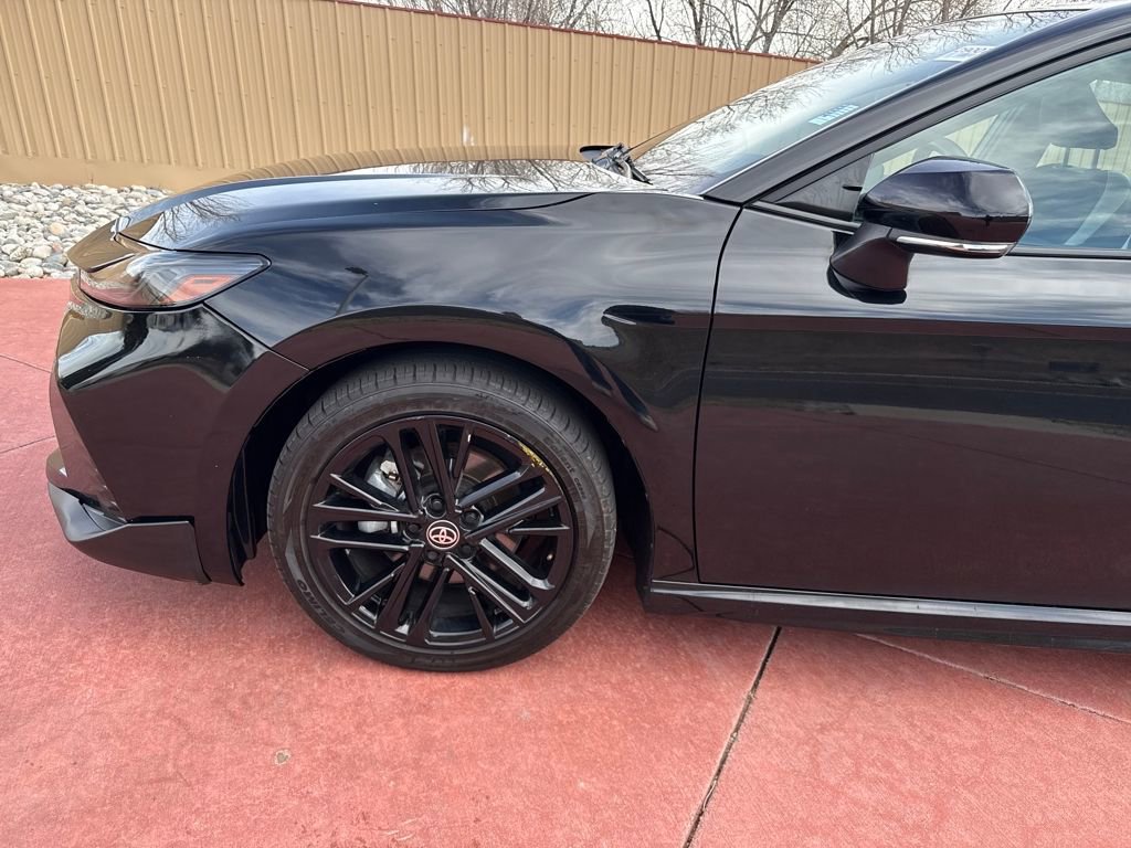 Used 2025 Toyota Camry SE image 32