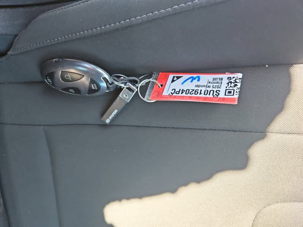 Used 2025 Hyundai Elantra Sport FWD image 20