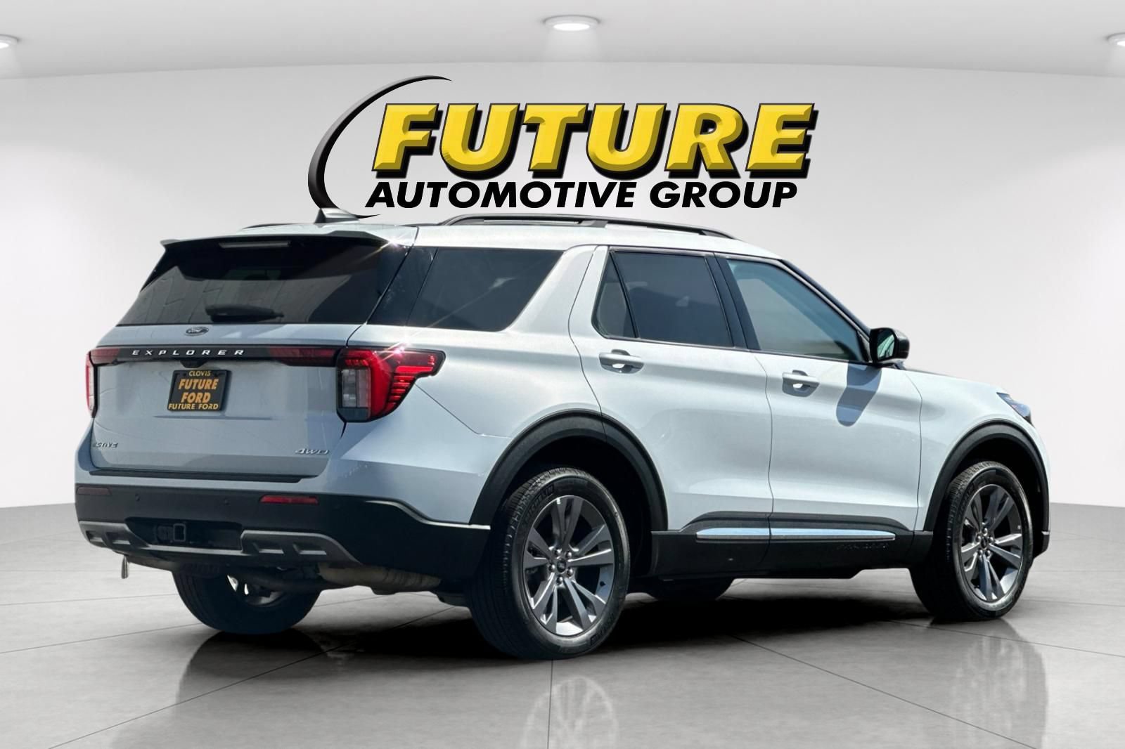 Certified 2025 Ford Explorer Active w/ Active Comfort Package AWD/4WD image 3